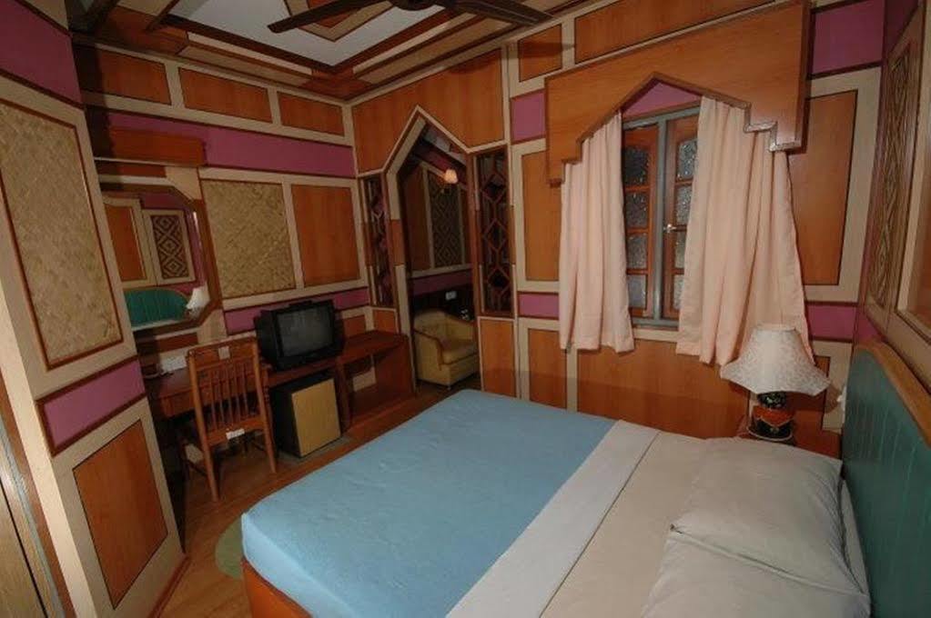 Shari La Island Resort Kampong Pasir Hantu Dış mekan fotoğraf
