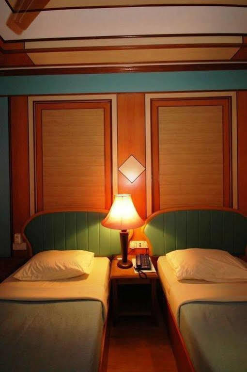 Shari La Island Resort Kampong Pasir Hantu Dış mekan fotoğraf